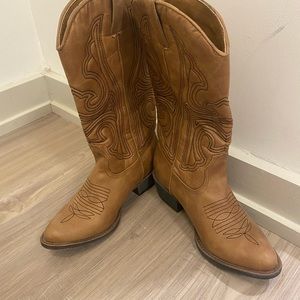 Brown cowgirl boots